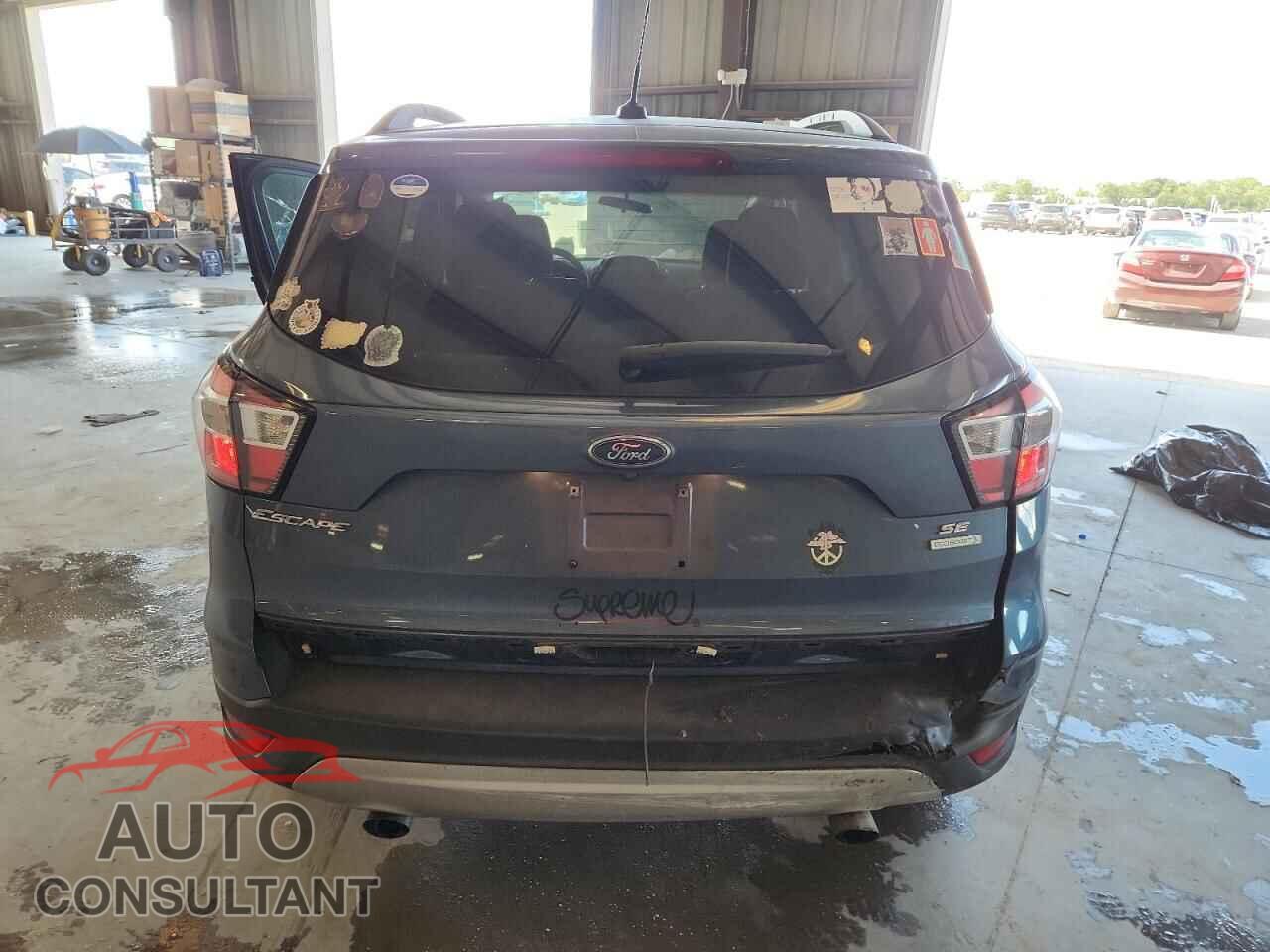 FORD ESCAPE 2018 - 1FMCU0GD5JUC17009