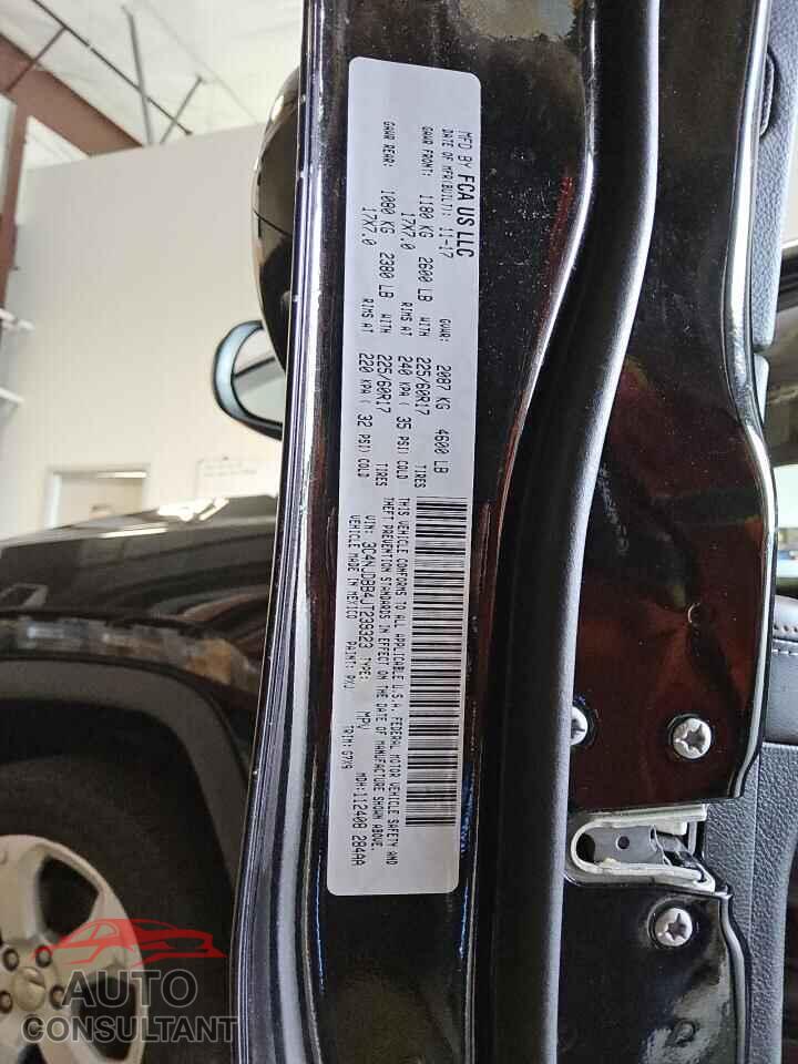 JEEP COMPASS 2018 - 3C4NJDBB4JT239323