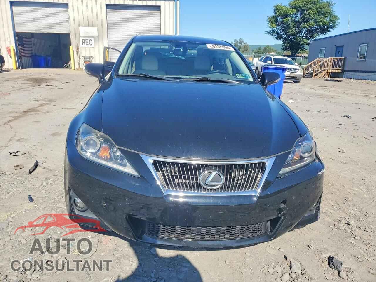LEXUS IS 2011 - JTHCF5C27B5051943