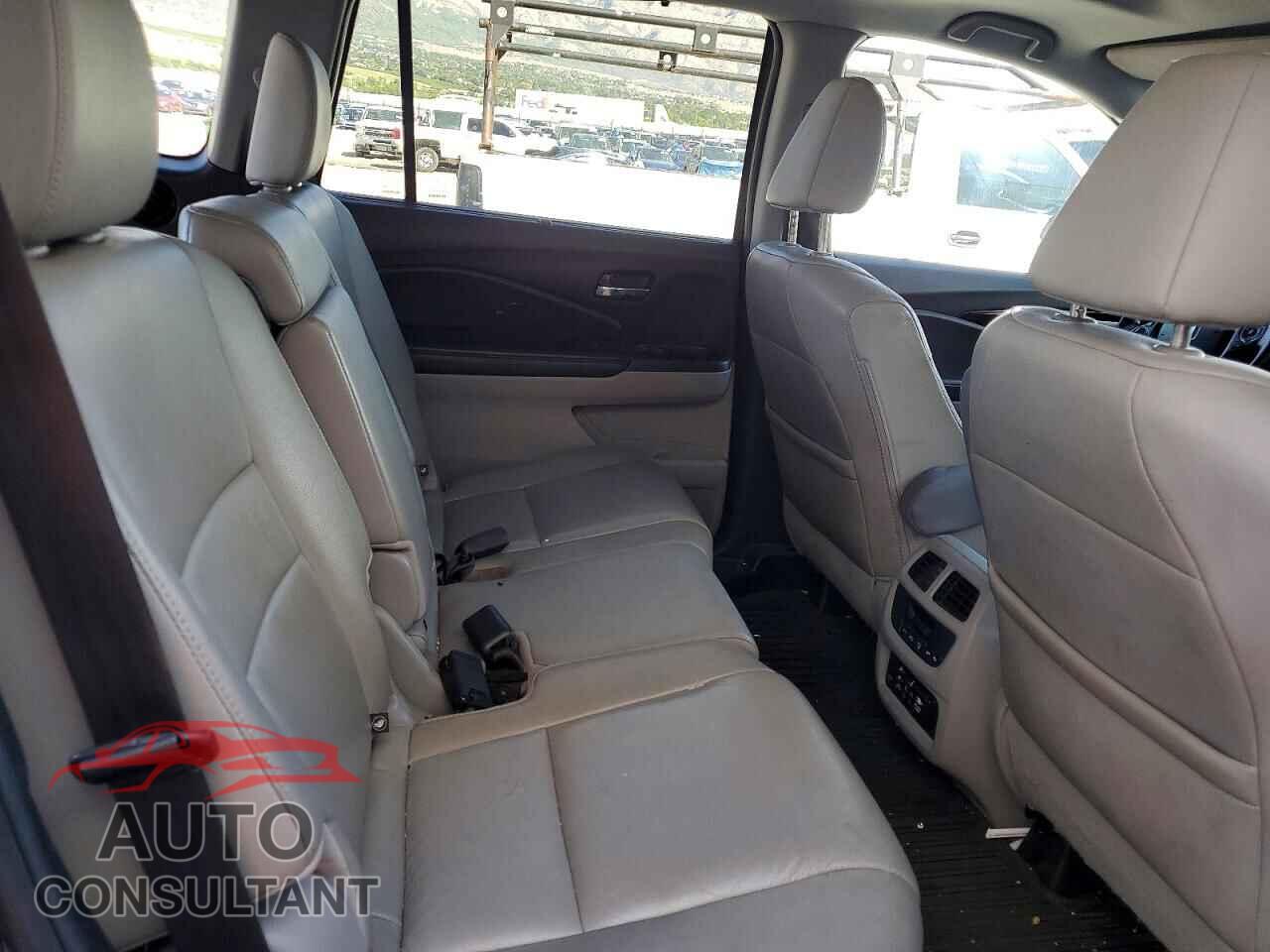 HONDA PILOT 2016 - 5FNYF6H9XGB037656