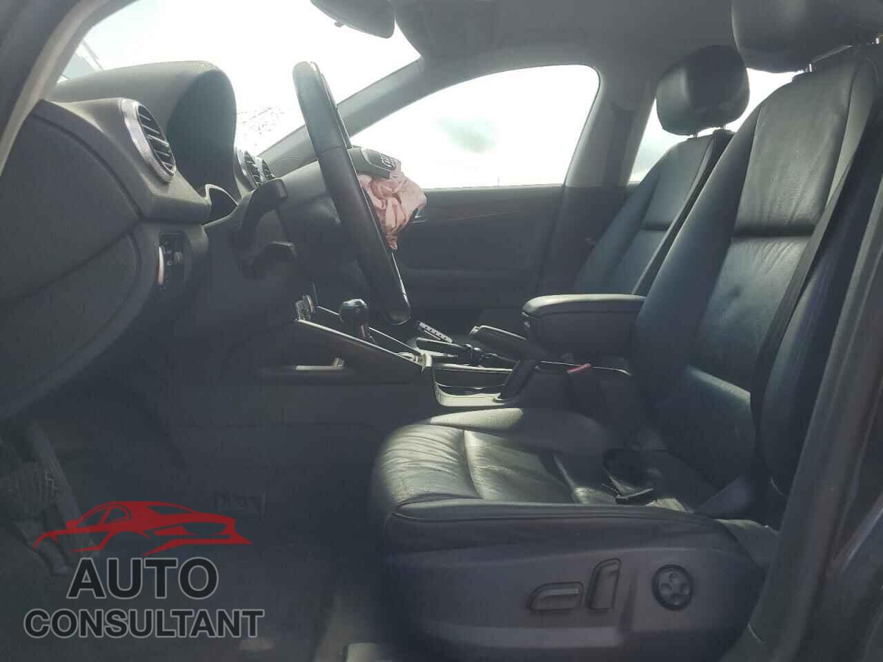 AUDI A3 2011 - WAUDFAFM8BA070968