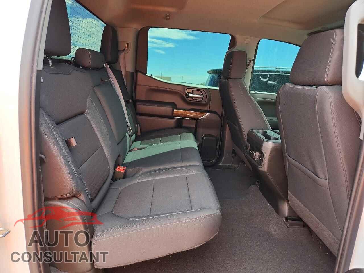 CHEVROLET SILVERADO 2021 - 1GCPYFED2MZ415151