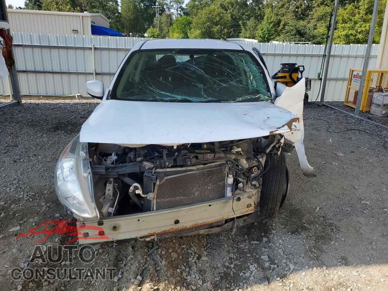 NISSAN VERSA 2017 - 3N1CN7AP3HL874640