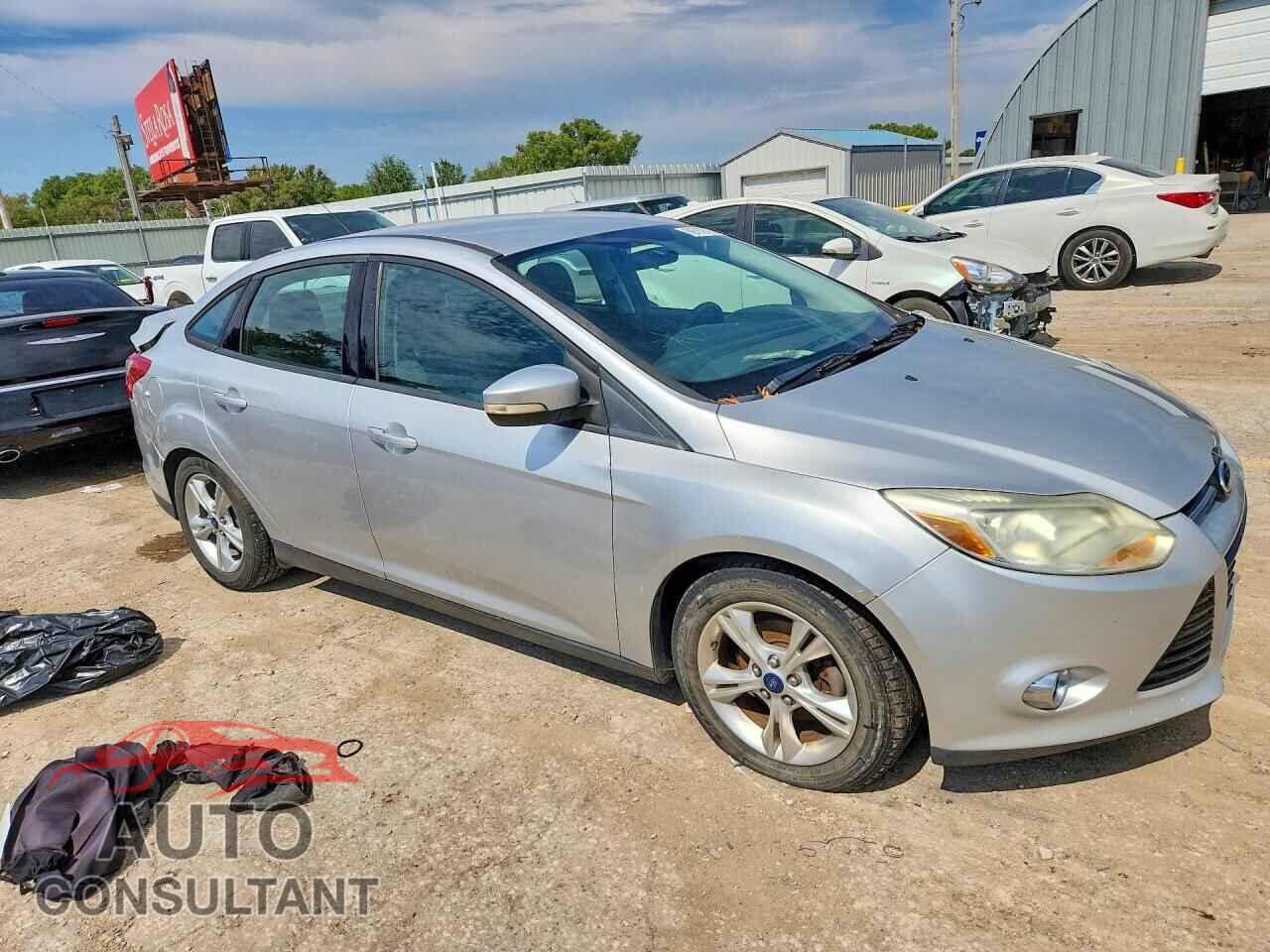 FORD FOCUS 2014 - 1FADP3F2XEL175617