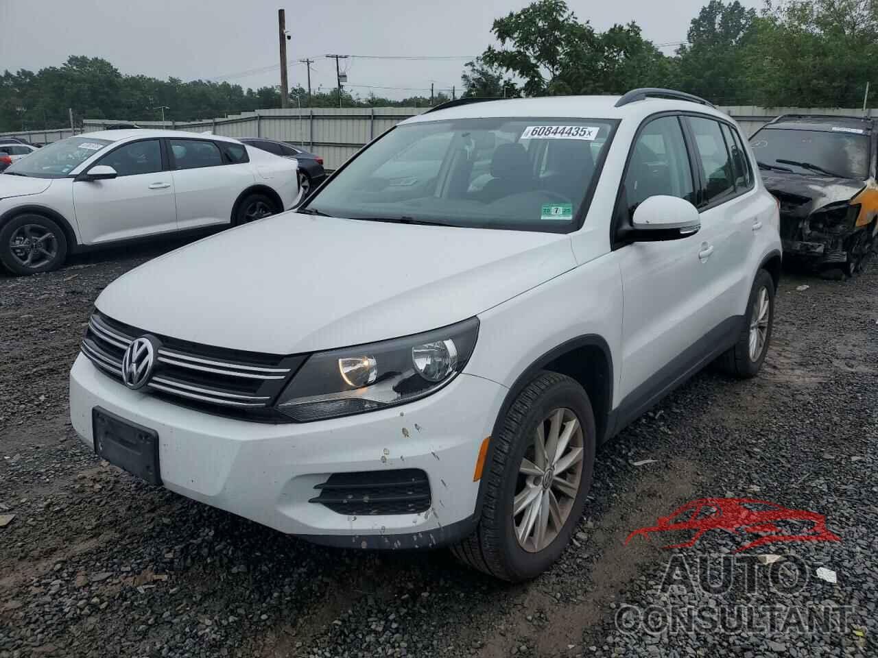VOLKSWAGEN TIGUAN 2017 - WVGBV7AX1HK053705