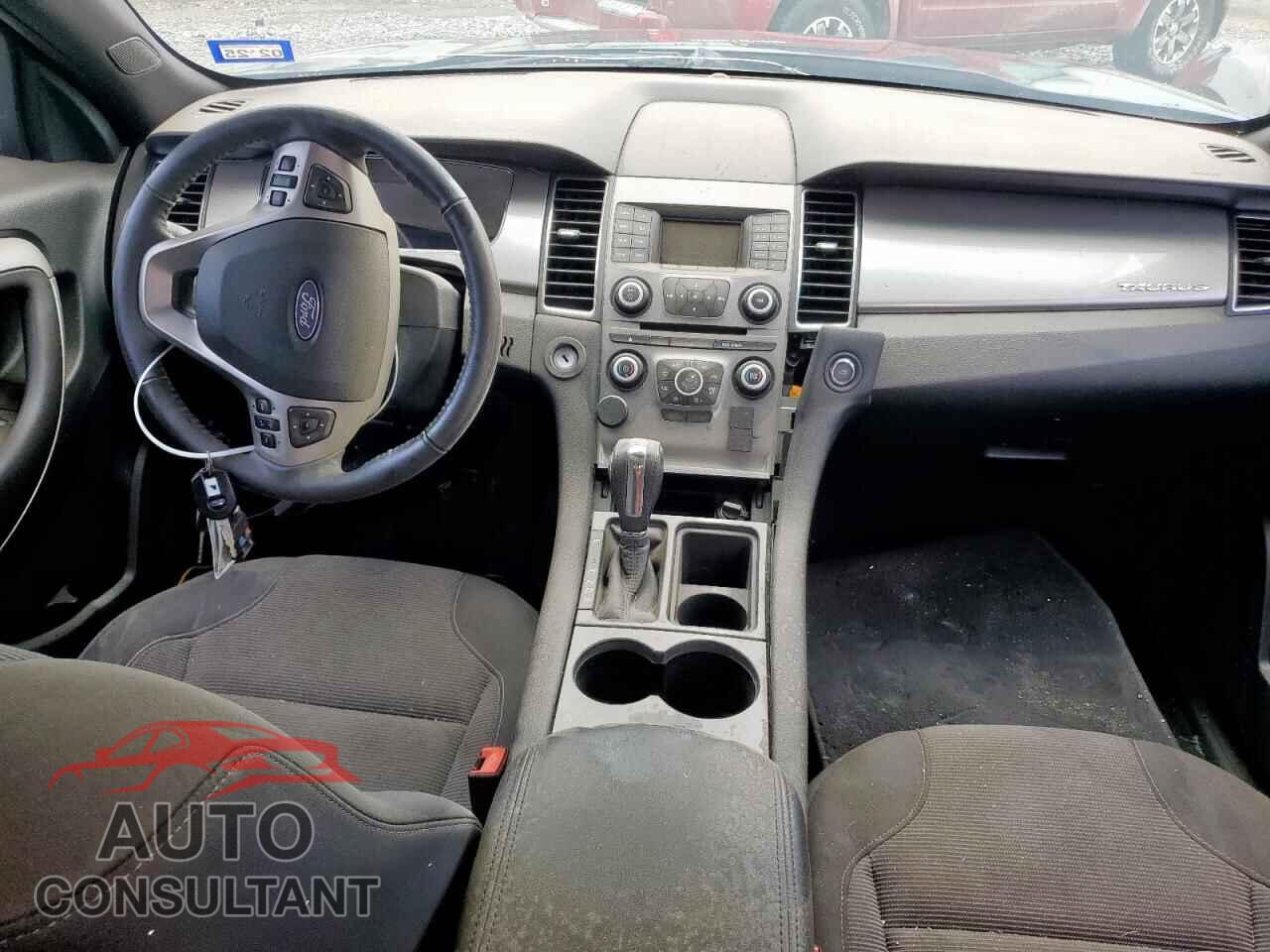 FORD TAURUS 2018 - 1FAHP2E89JG102565