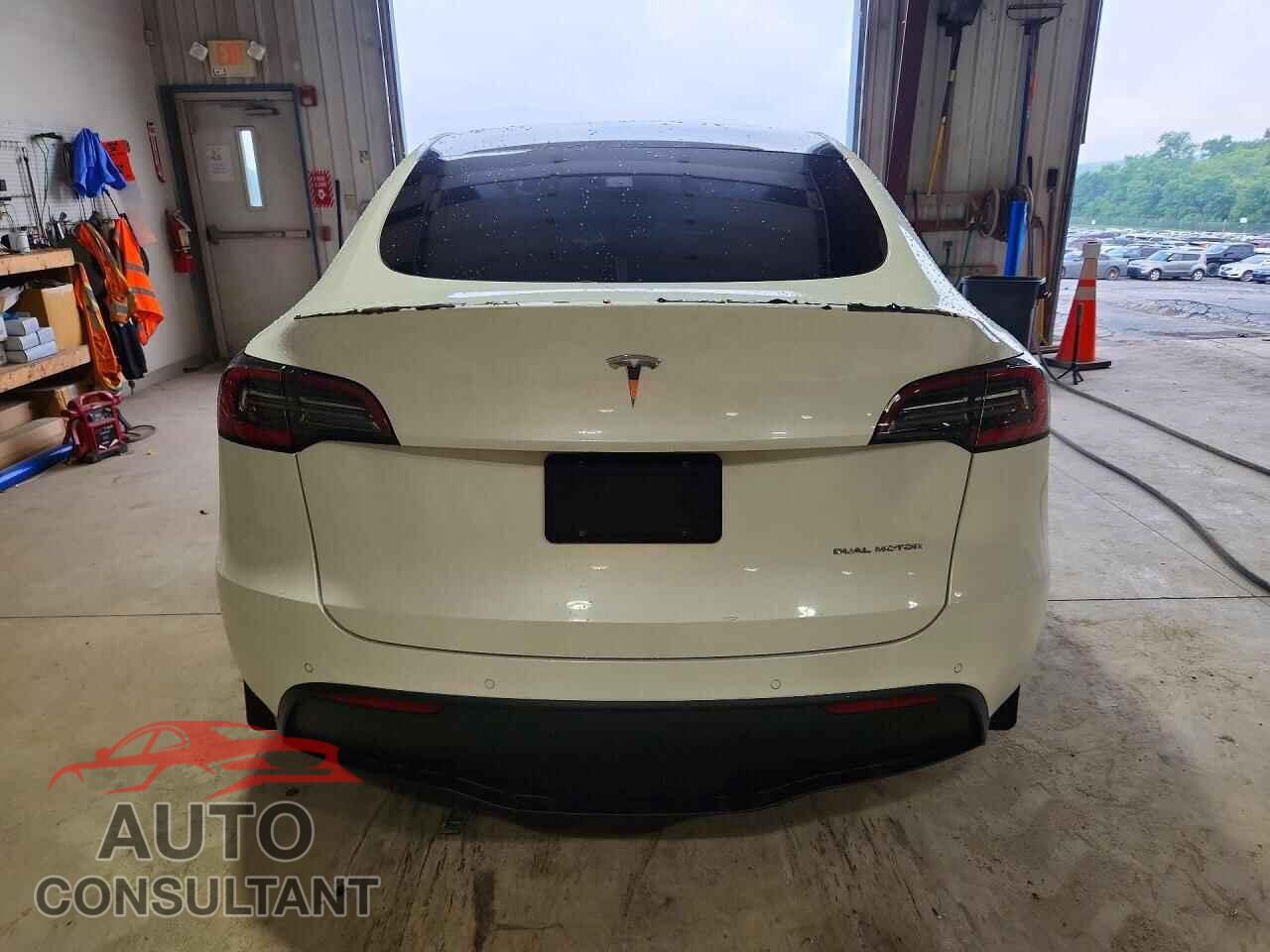 TESLA MODEL Y 2021 - 5YJYGDEE4MF183243