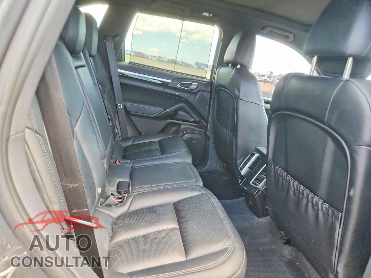 PORSCHE CAYENNE 2016 - WP1AA2A22GLA02868