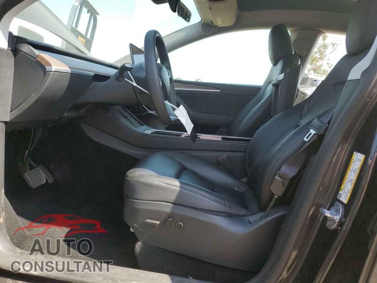 TESLA MODEL Y 2024 - 7SAYGAEE2RF101616
