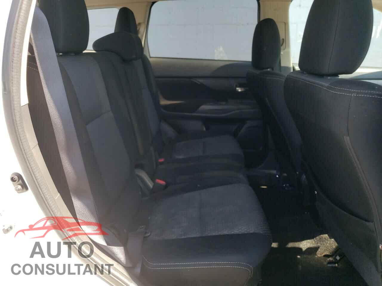MITSUBISHI OUTLANDER 2017 - JA4AD3A38HZ066705