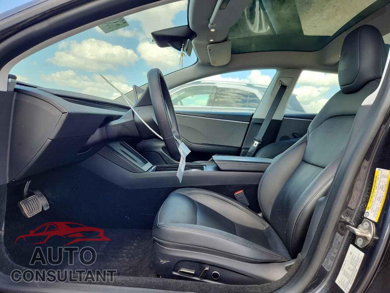 TESLA MODEL 3 2024 - 5YJ3E1EA9RF749092