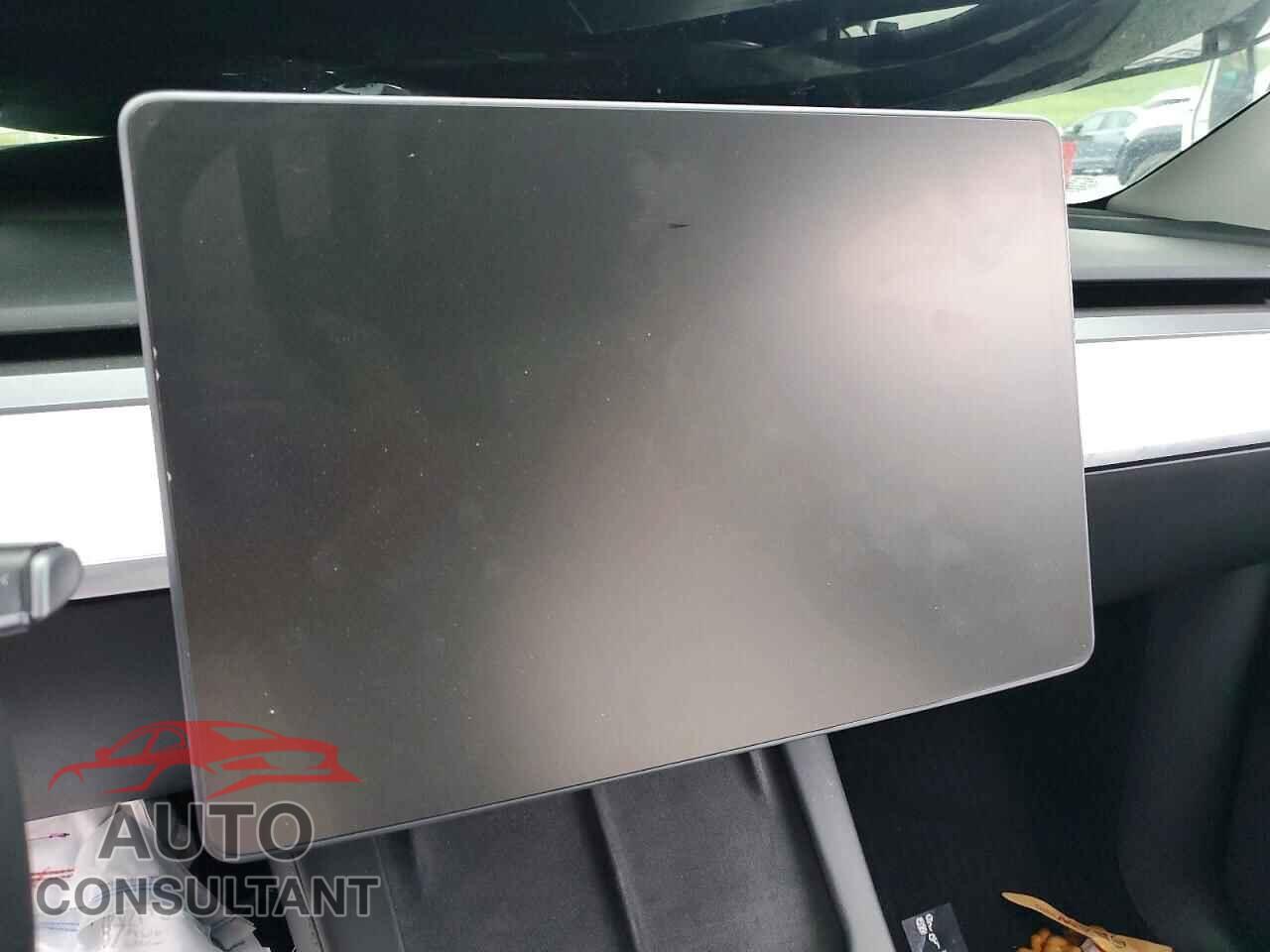TESLA MODEL Y 2021 - 5YJYGAEEXMF202263