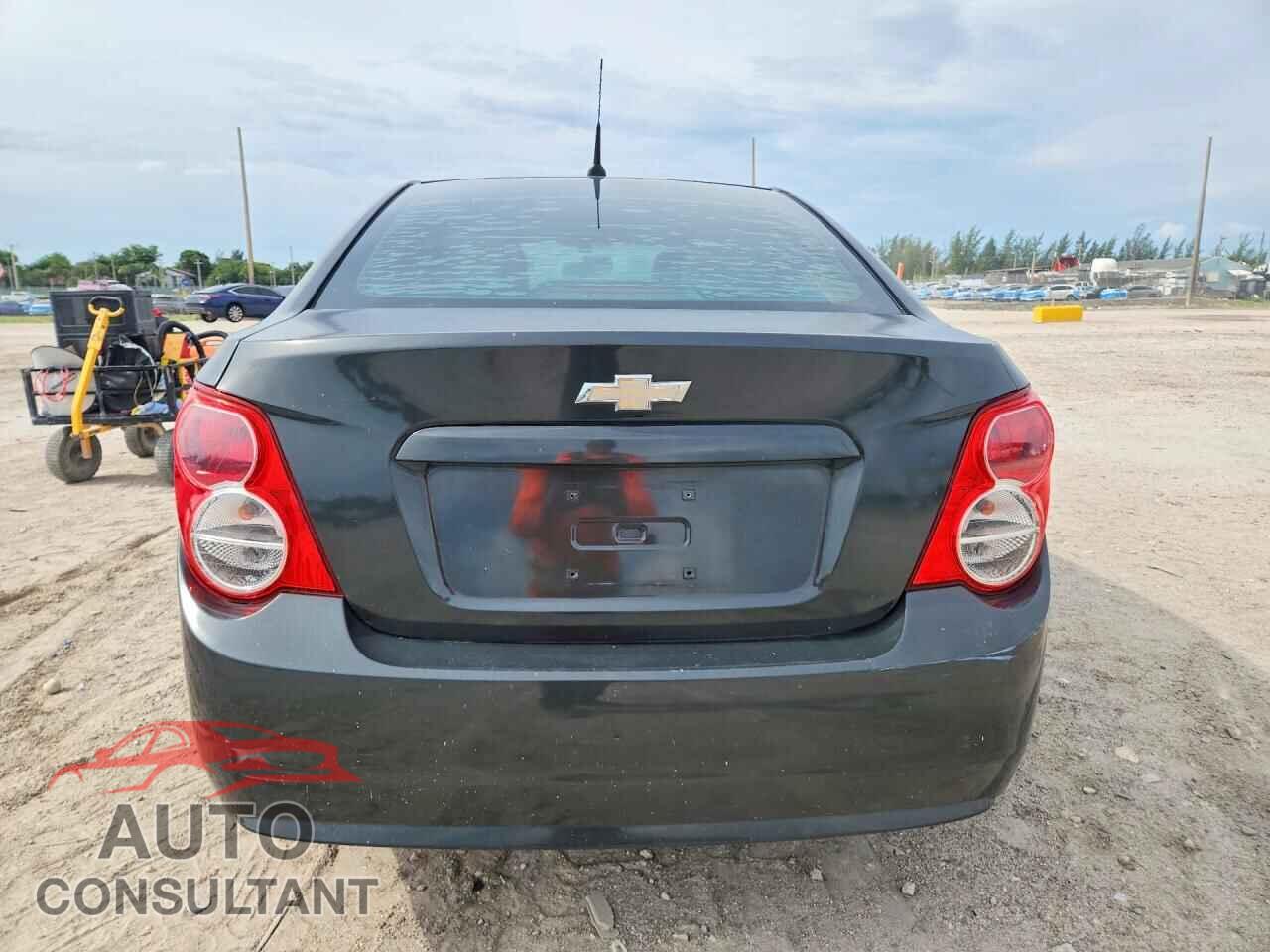 CHEVROLET SONIC 2014 - 1G1JA5SH4E4180433