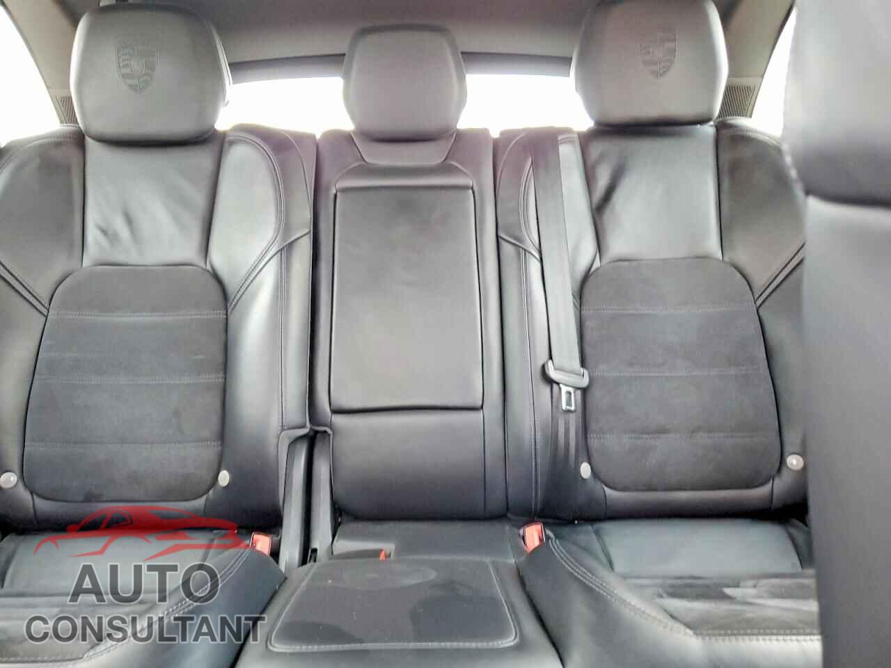 PORSCHE CAYENNE 2017 - WP1AA2A25HKA81735