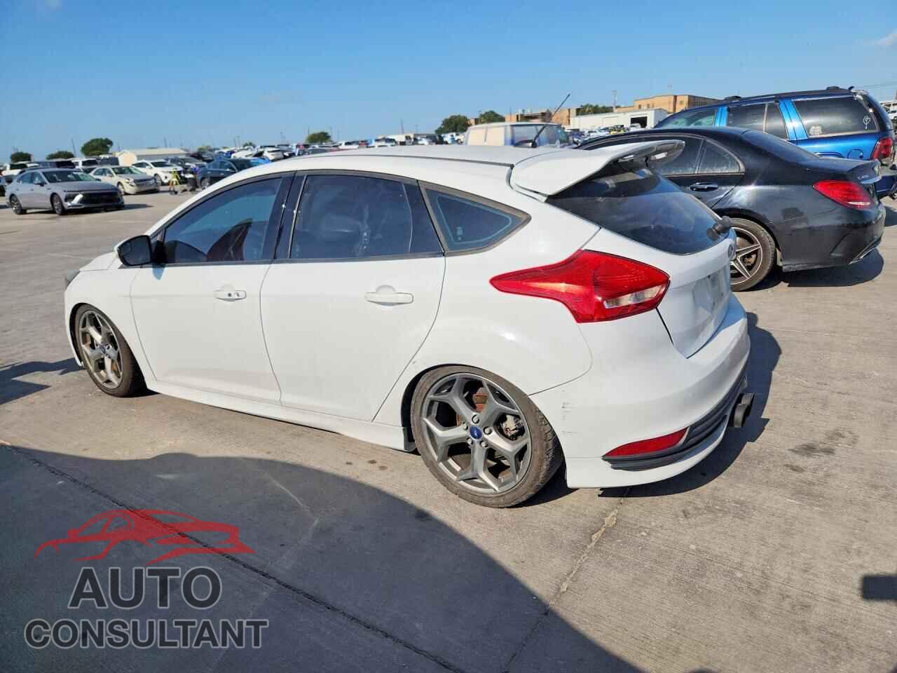 FORD FOCUS 2018 - 1FADP3L96JL213470
