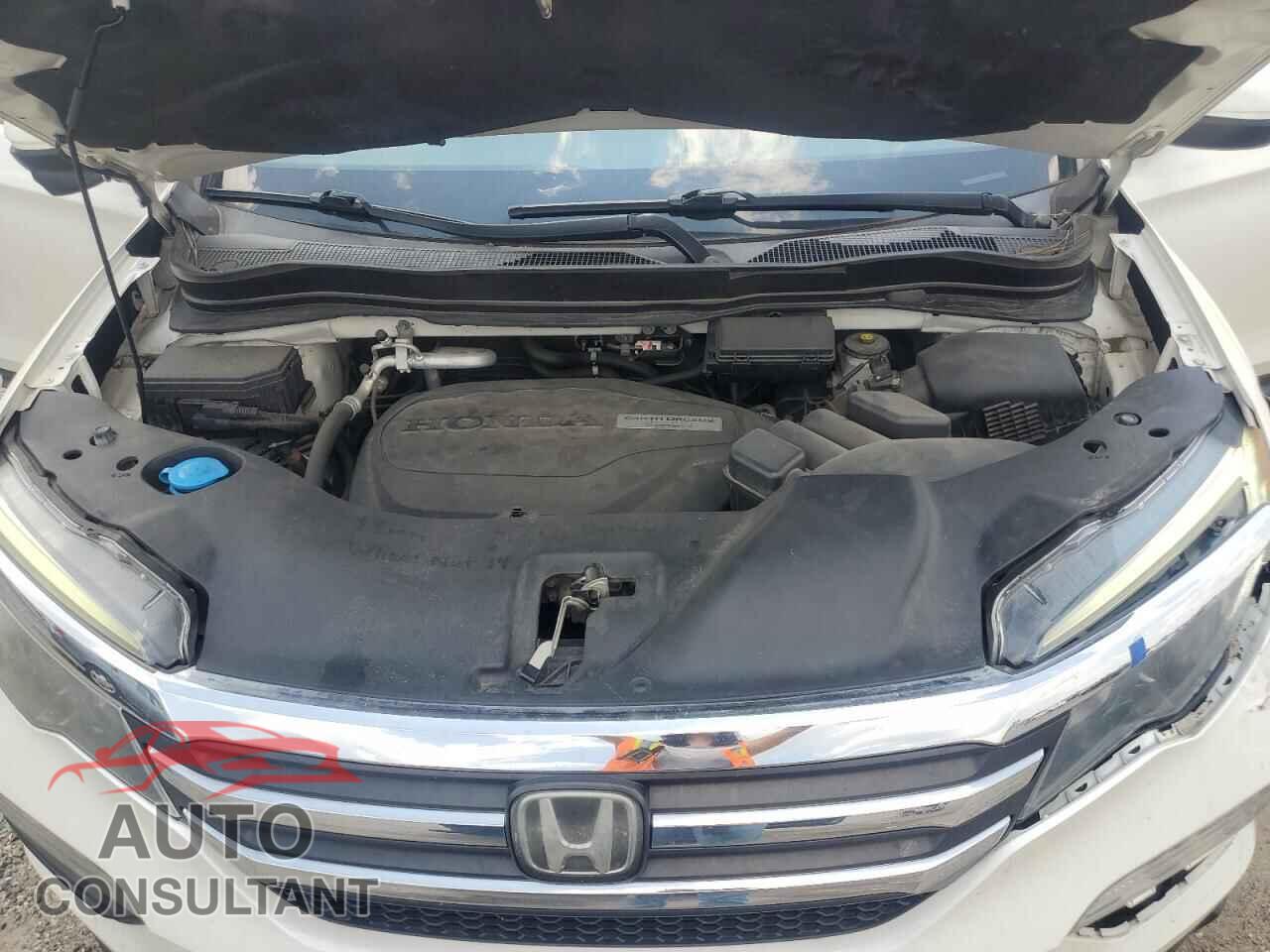 HONDA PILOT 2017 - 5FNYF6H68HB030695