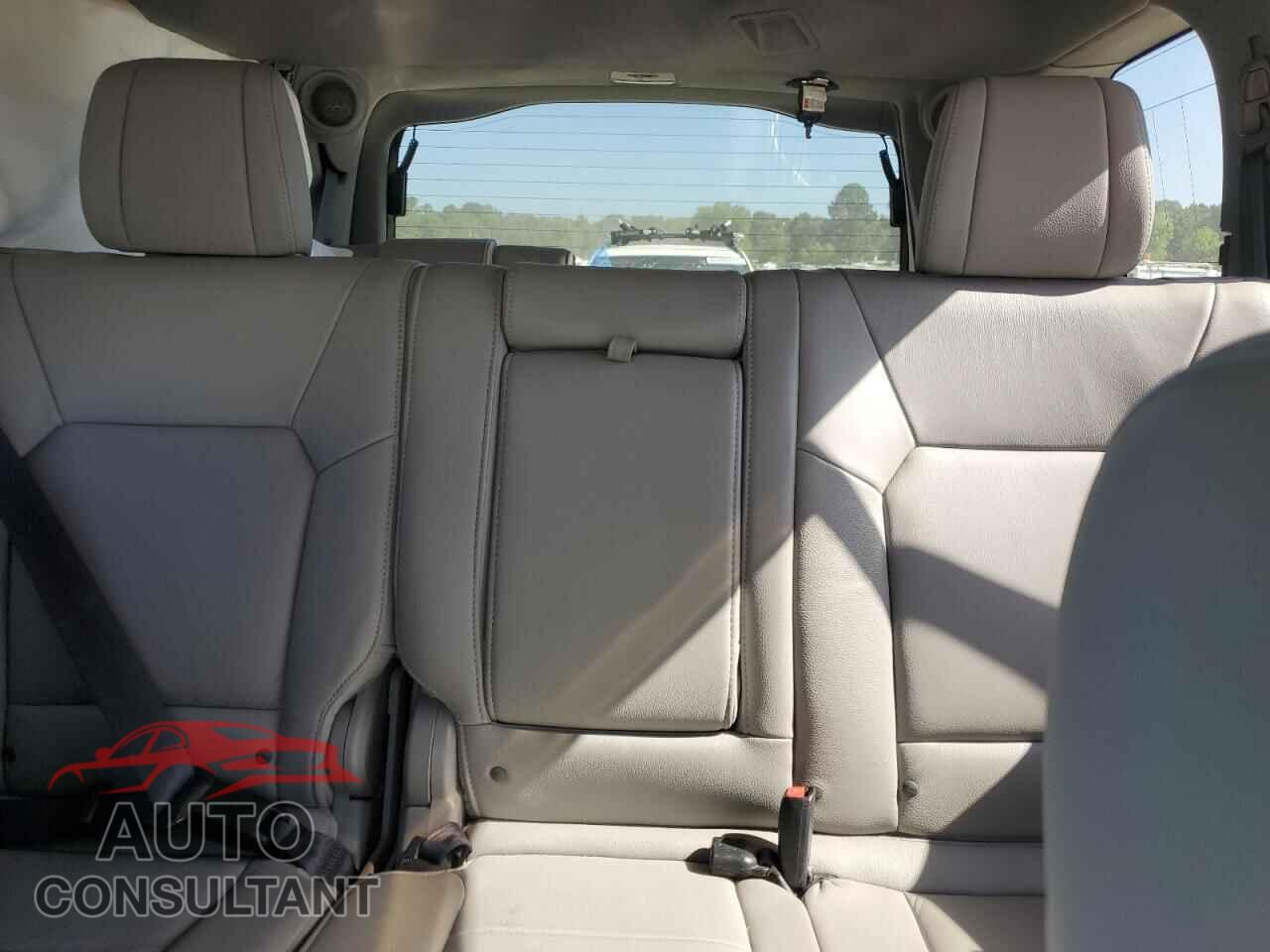 HONDA PILOT 2015 - 5FNYF3H92FB017561