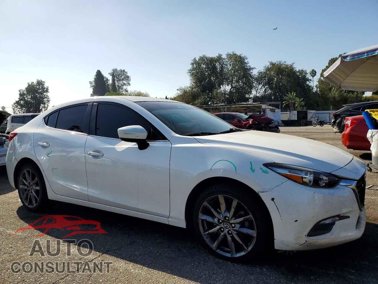 MAZDA 3 2018 - 3MZBN1V39JM276773