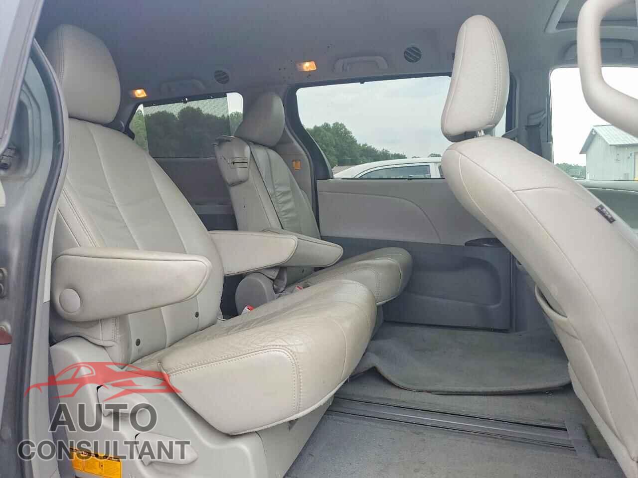 TOYOTA SIENNA 2011 - 5TDYK3DC4BS172776