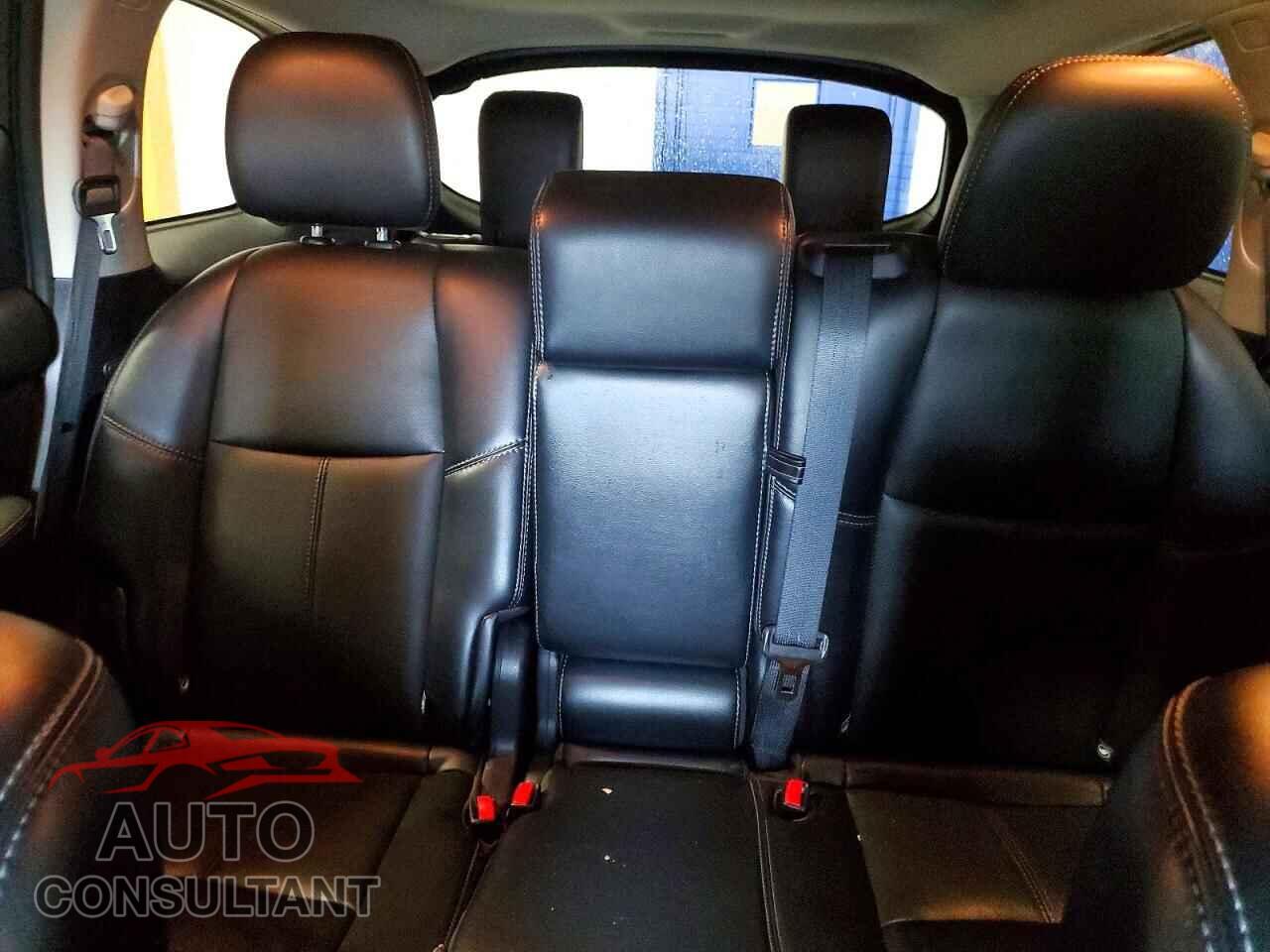 NISSAN PATHFINDER 2017 - 5N1DR2MM8HC679652