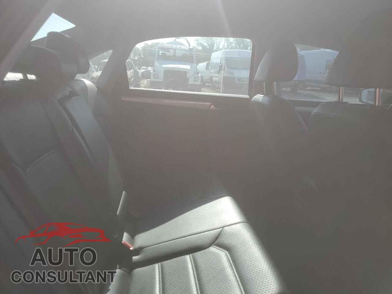 VOLKSWAGEN PASSAT 2015 - 1VWAT7A37FC059290