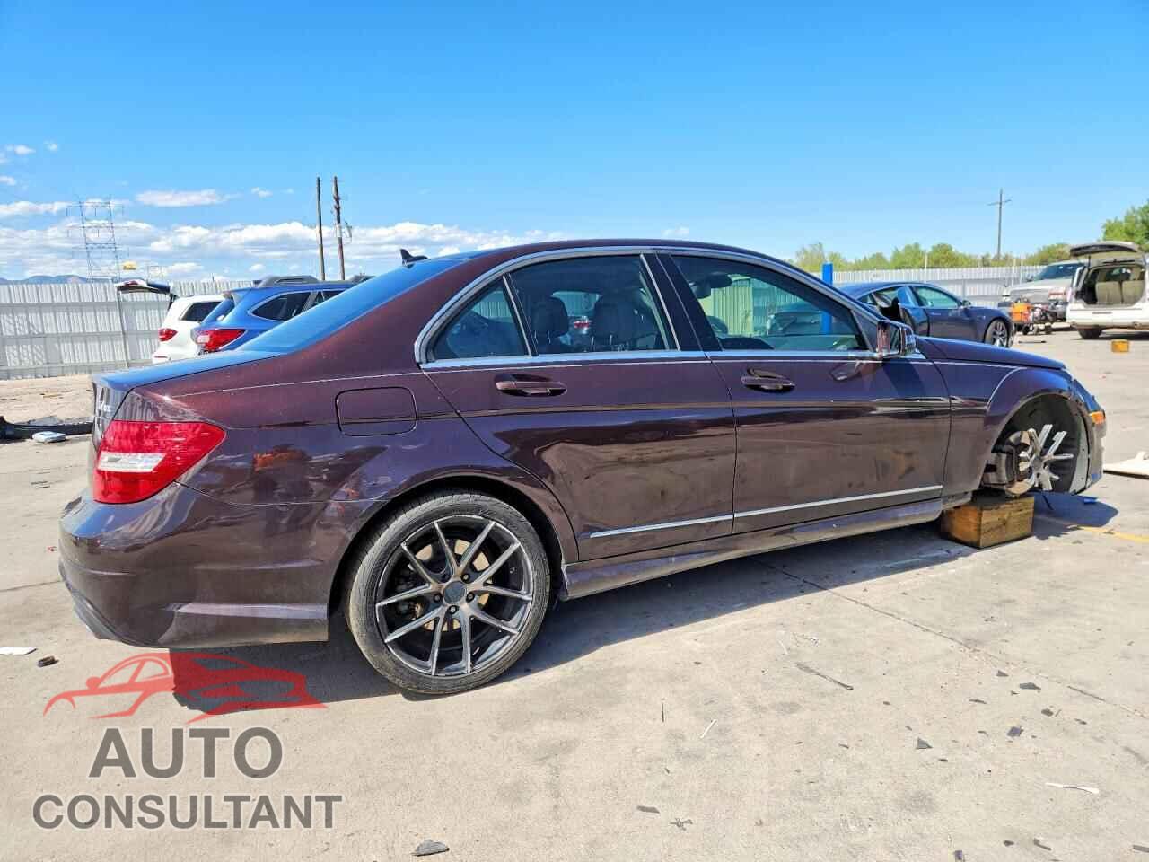 MERCEDES-BENZ C-CLASS 2012 - WDDGF8BB7CA642147