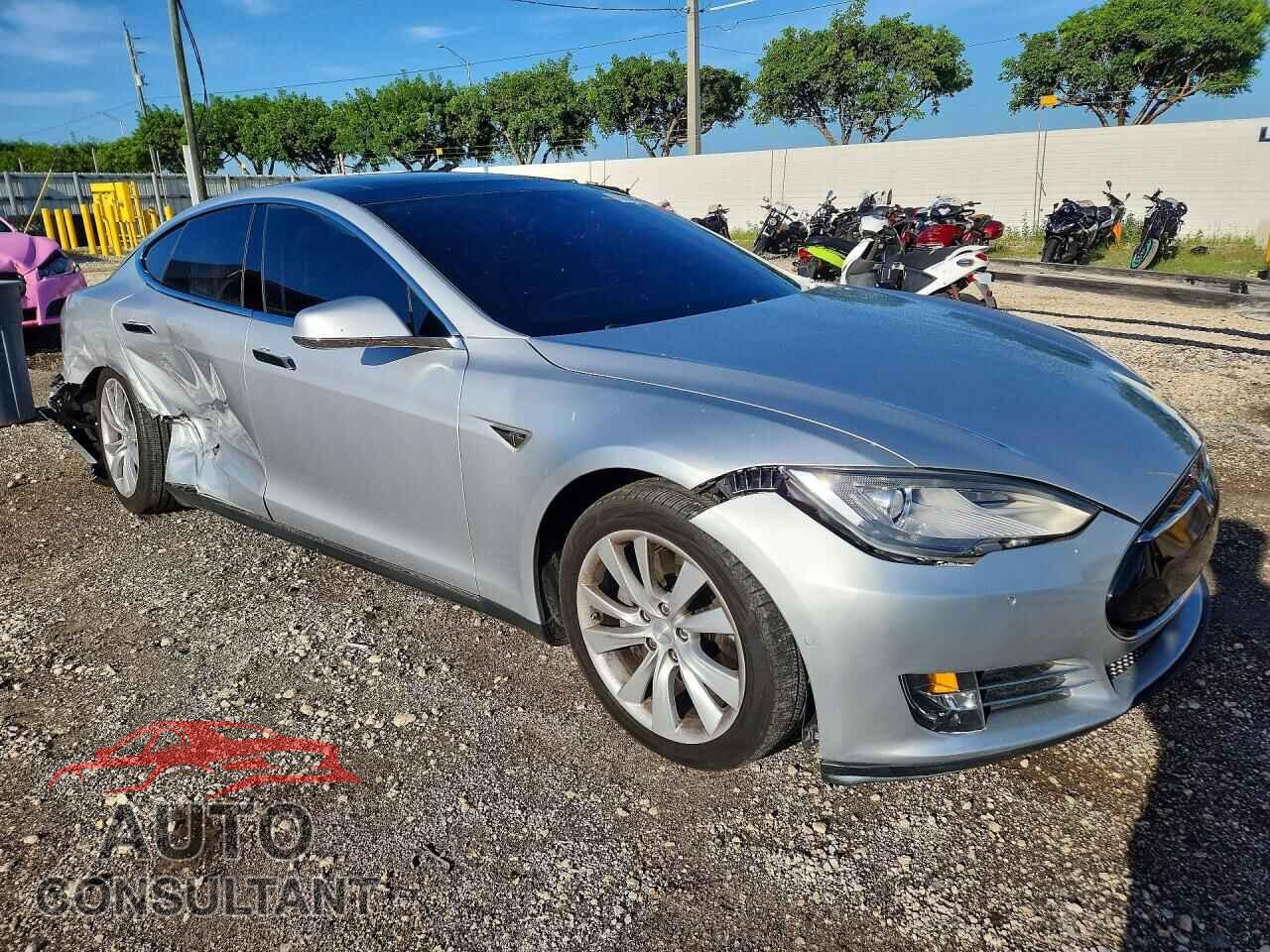 TESLA MODEL S 2016 - 5YJSA1E27GF126275