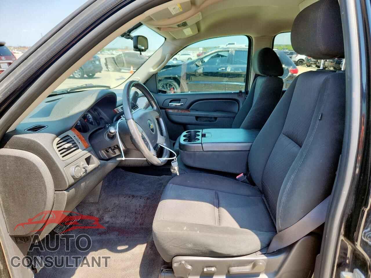 CHEVROLET TAHOE 2011 - 1GNSCAE07BR365585