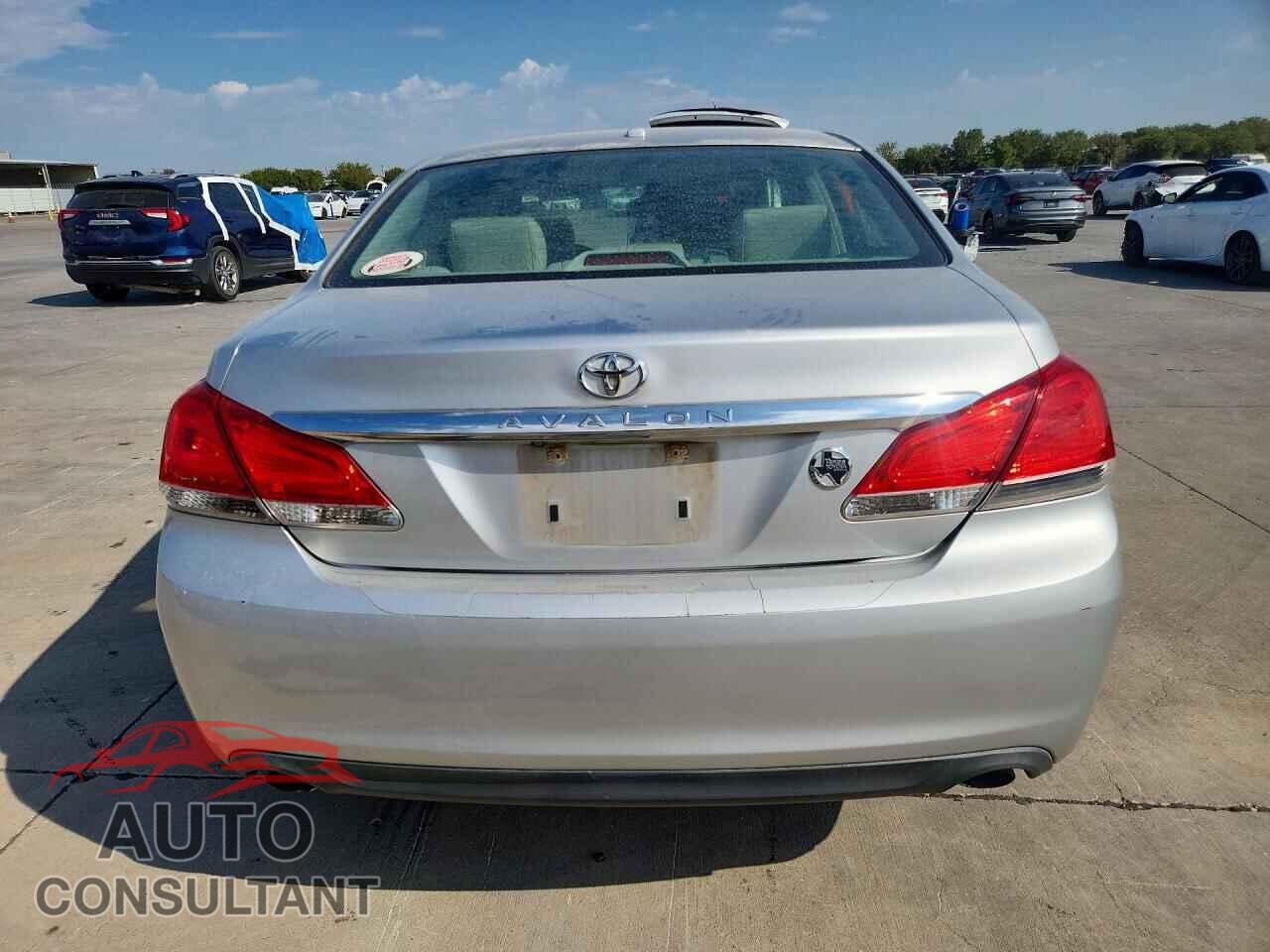 TOYOTA AVALON 2011 - 4T1BK3DB8BU389249