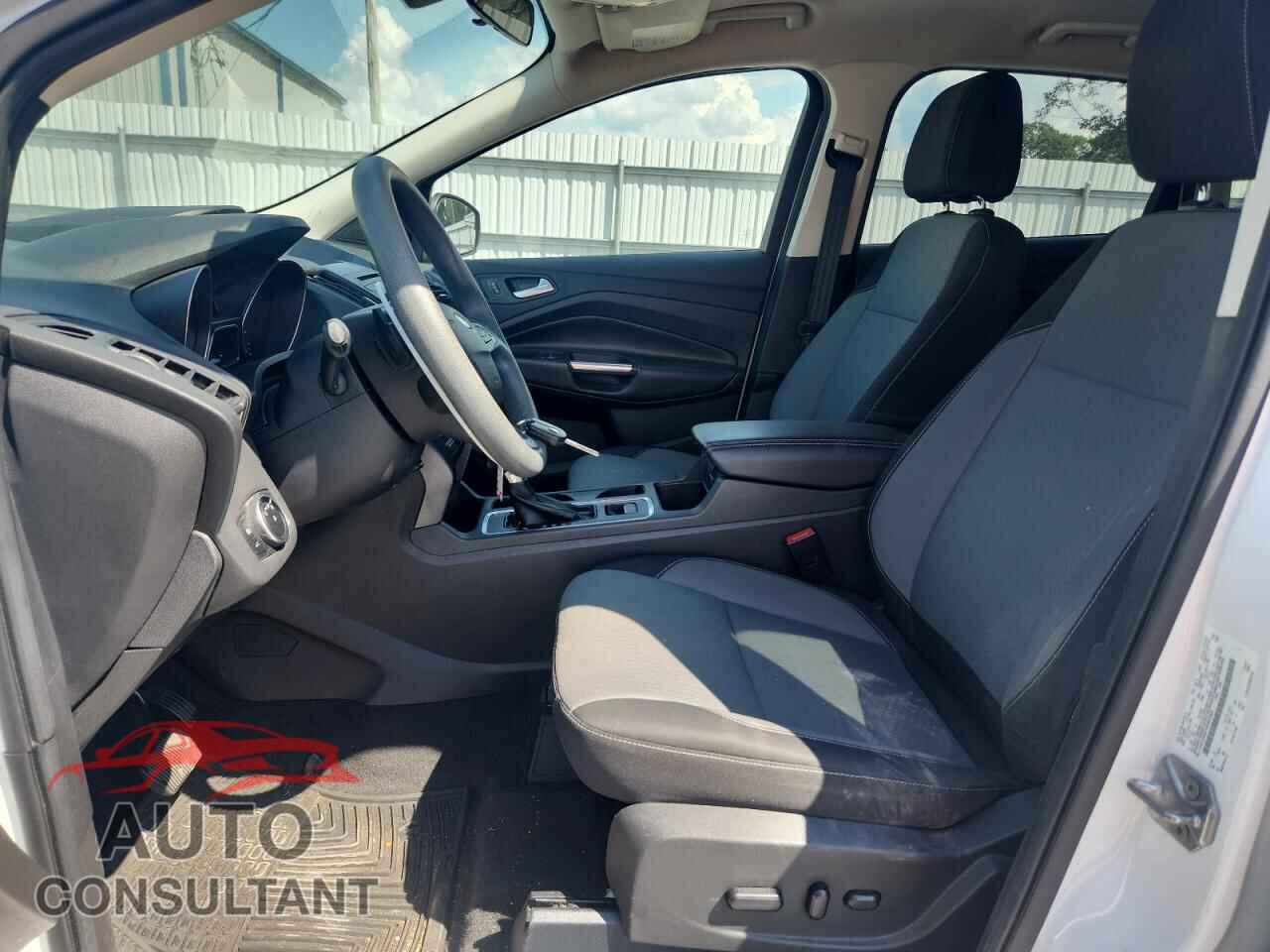 FORD ESCAPE 2017 - 1FMCU9GD1HUB37625