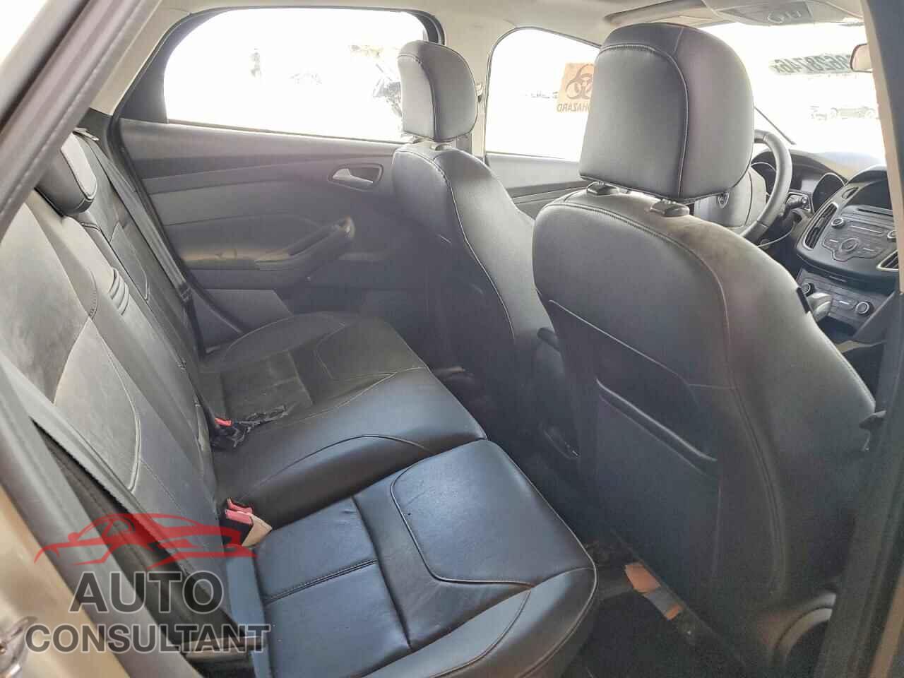 FORD FOCUS 2015 - 1FADP3K25FL318657