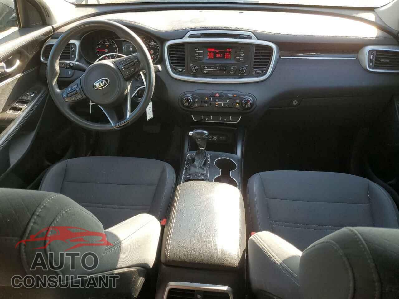 KIA SORENTO 2017 - 5XYPGDA32HG223141