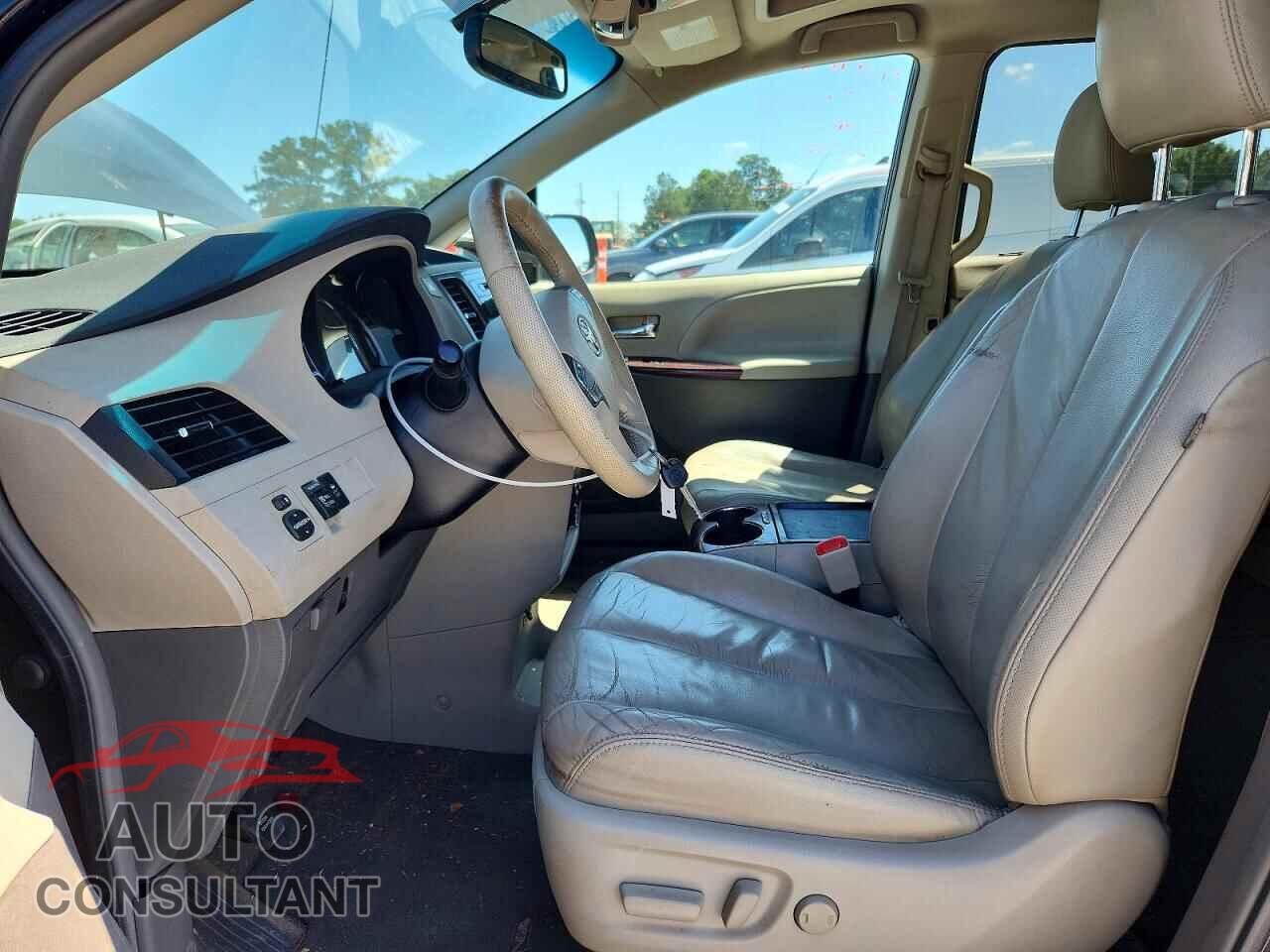 TOYOTA SIENNA 2011 - 5TDYK3DC0BS160785