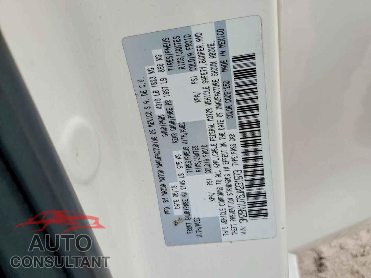 MAZDA 3 2018 - 3MZBN1U76JM231973