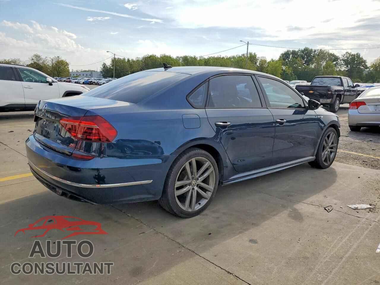 VOLKSWAGEN PASSAT 2018 - 1VWAA7A36JC010175