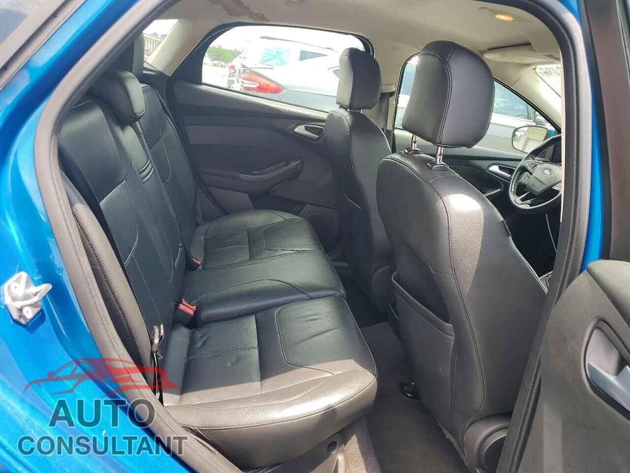 FORD FOCUS 2015 - 1FADP3K21FL319093