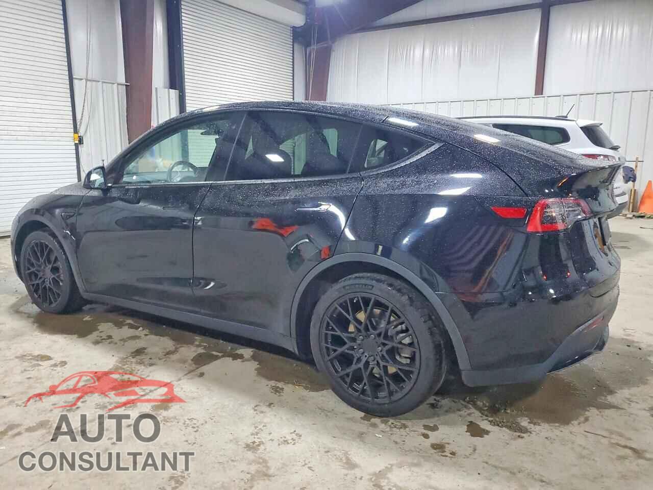 TESLA MODEL Y 2021 - 5YJYGDEE4MF060171