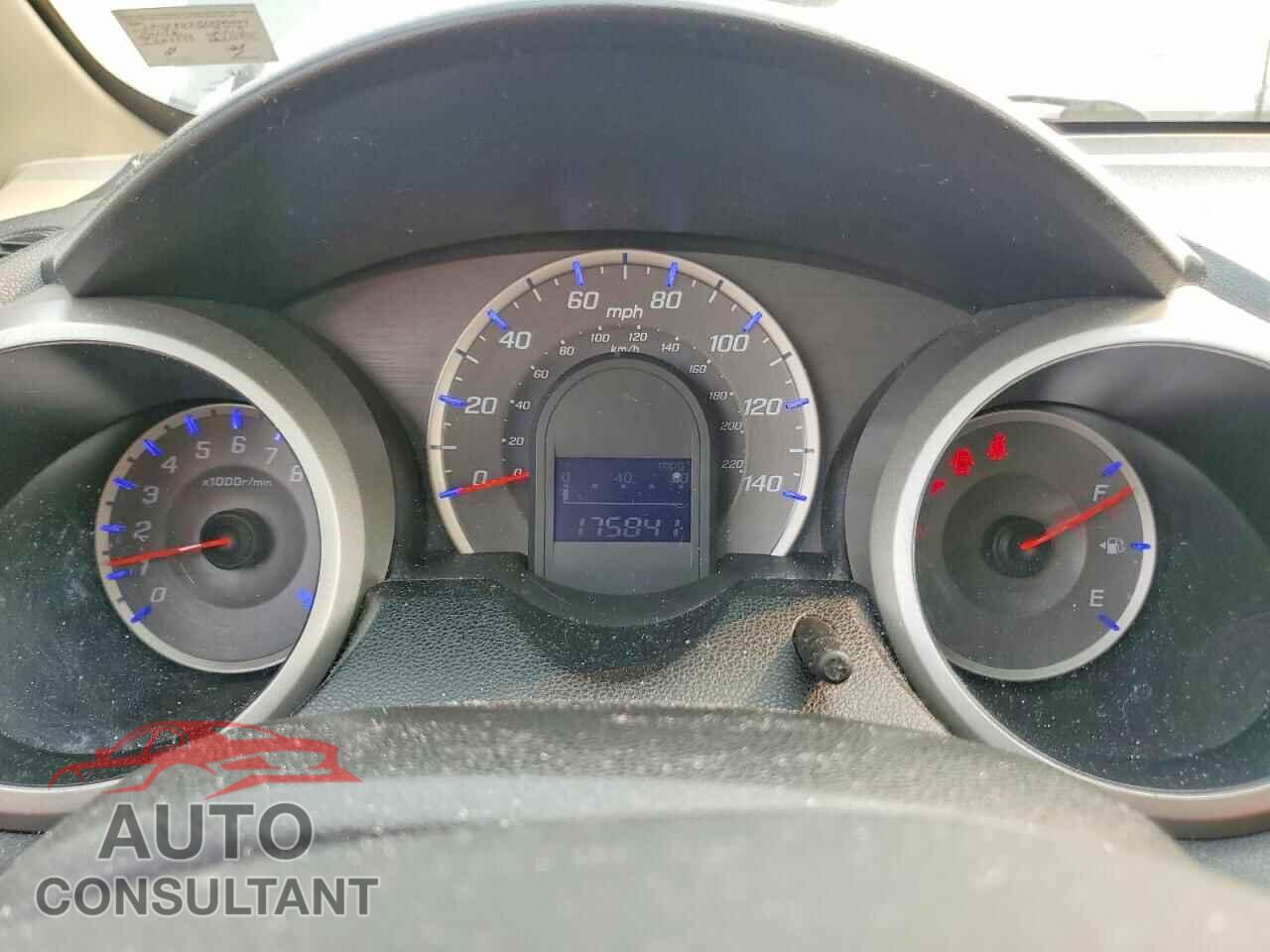 HONDA FIT 2013 - JHMGE8H31DC083499