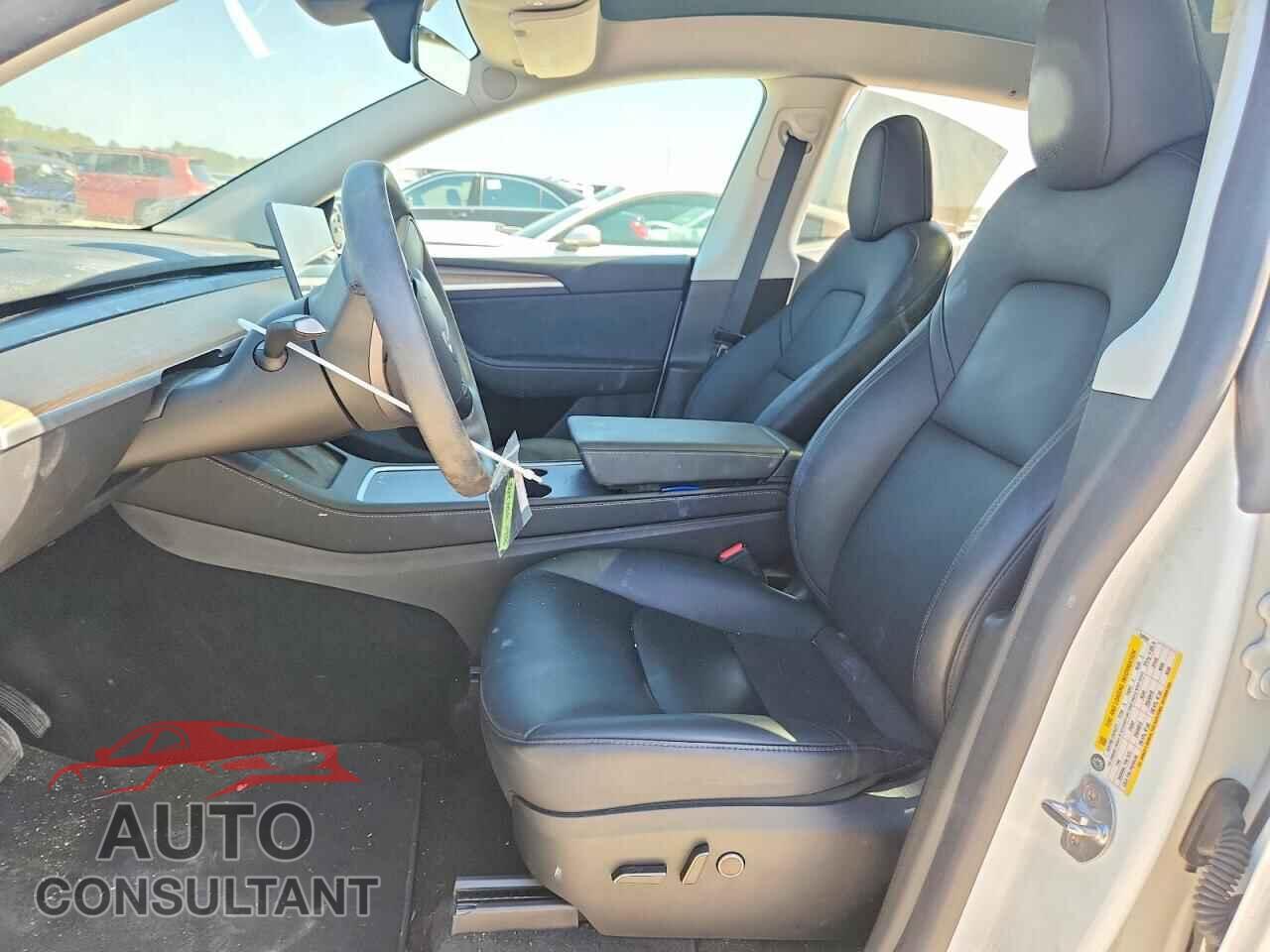 TESLA MODEL Y 2025 - 7SAYGDED0SA378955