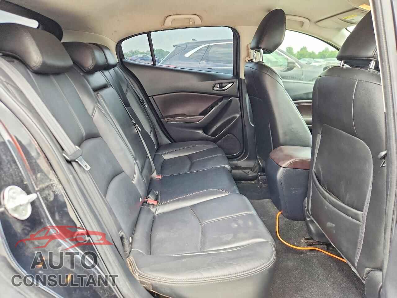MAZDA 3 2018 - 3MZBN1L30JM267091