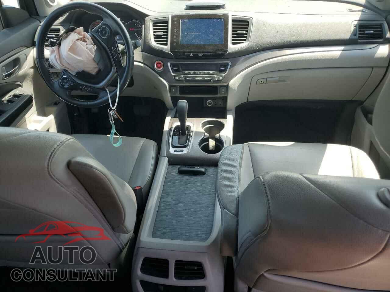 HONDA PILOT 2017 - 5FNYF5H50HB006036