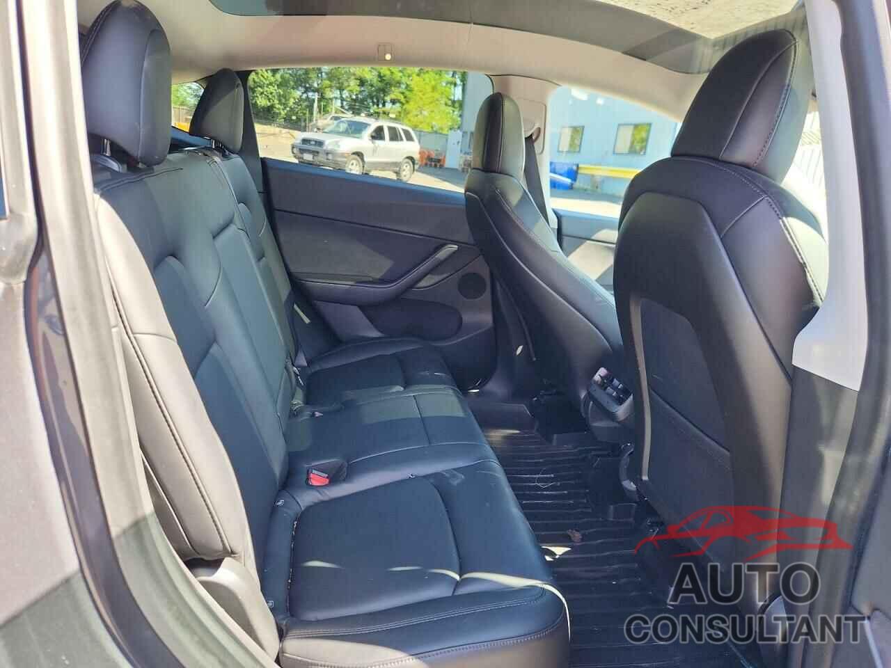 TESLA MODEL Y 2020 - 5YJYGDEE1LF016353