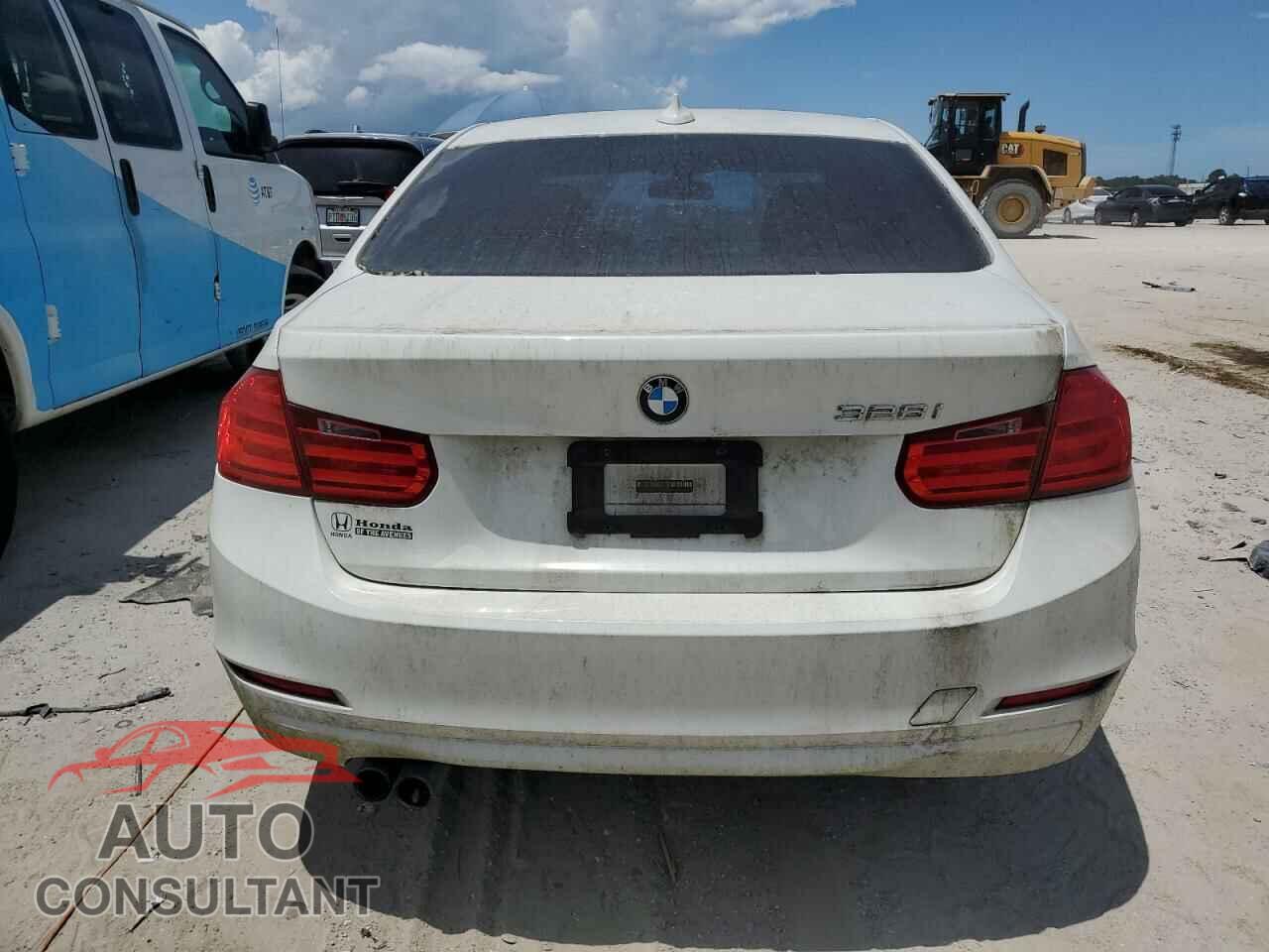 BMW 3 SERIES 2012 - WBA3A5G50CNP16099