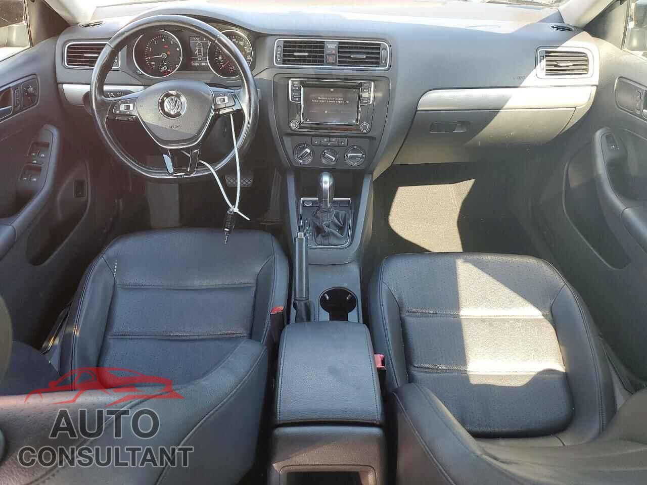 VOLKSWAGEN JETTA 2017 - 3VWDB7AJ8HM281983