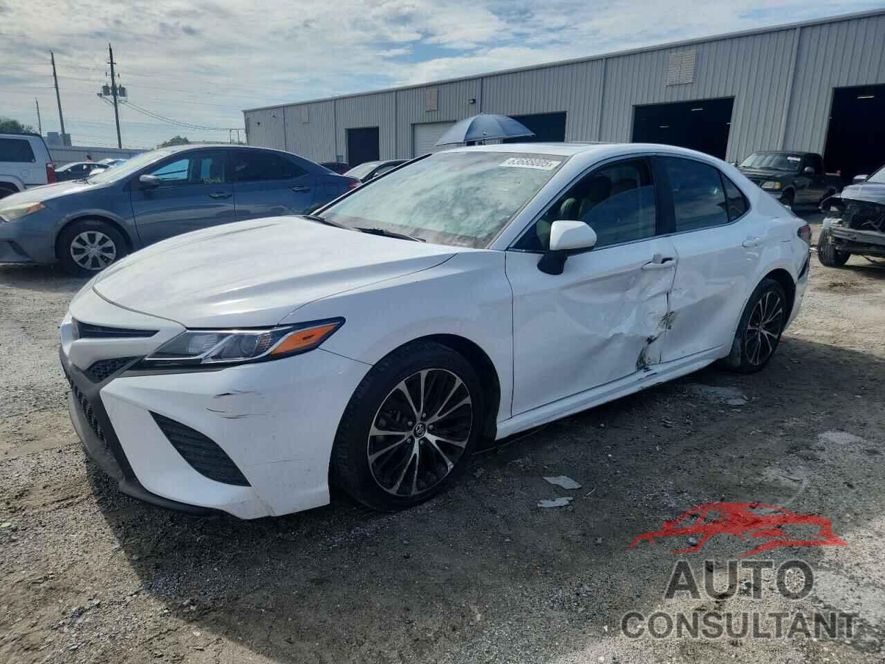 TOYOTA CAMRY 2018 - 4T1B11HK3JU112086