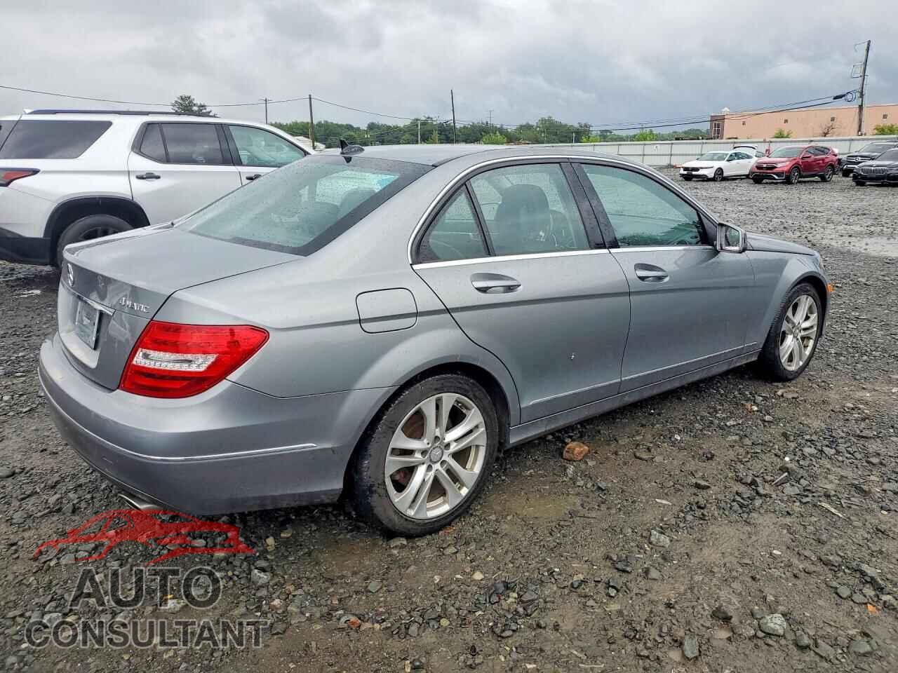 MERCEDES-BENZ C-CLASS 2013 - WDDGF8AB3DR265370