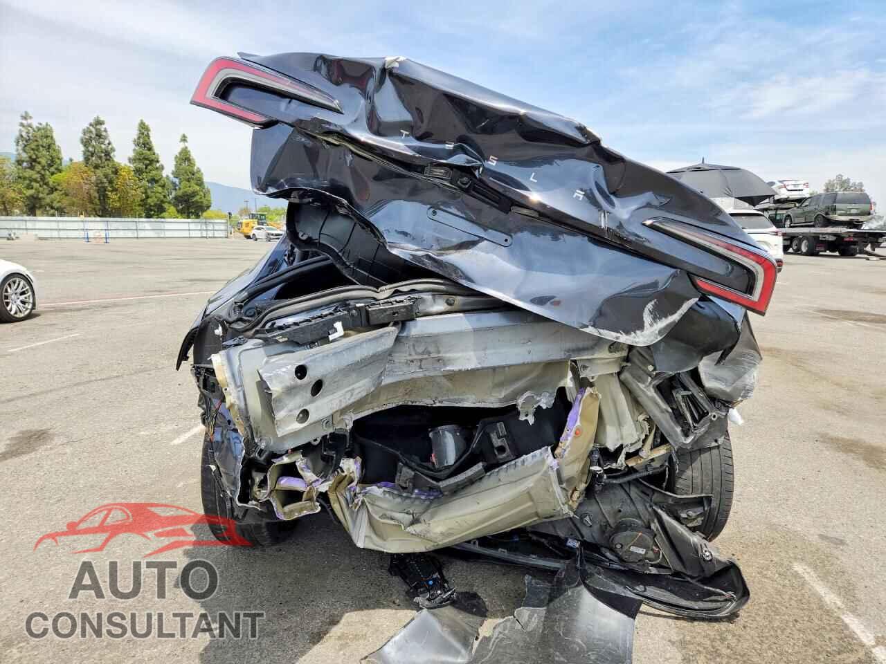 TESLA MODEL 3 2025 - 5YJ3E1EA4SF043590