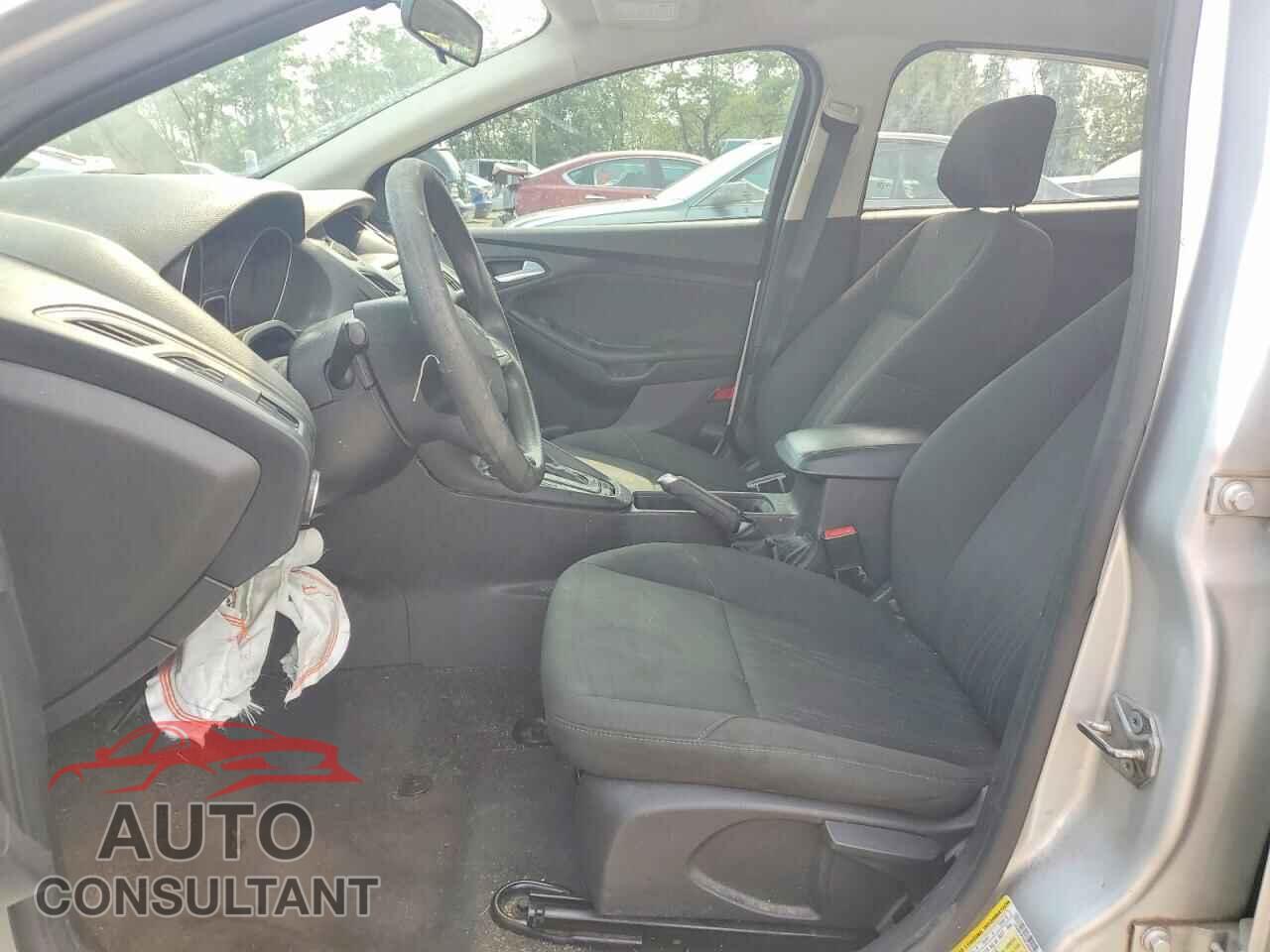 FORD FOCUS 2015 - 1FADP3F24FL205227