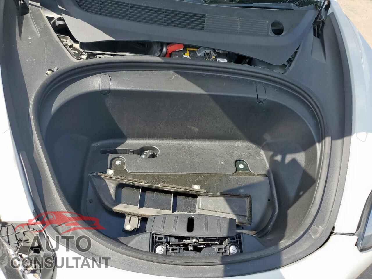 TESLA MODEL 3 2019 - 5YJ3E1EB3KF211440
