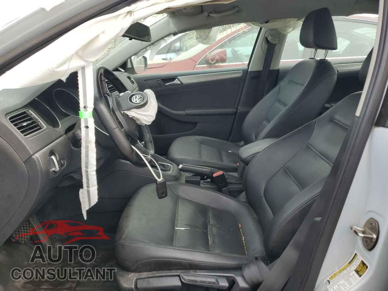 VOLKSWAGEN JETTA 2017 - 3VWDB7AJ4HM413539
